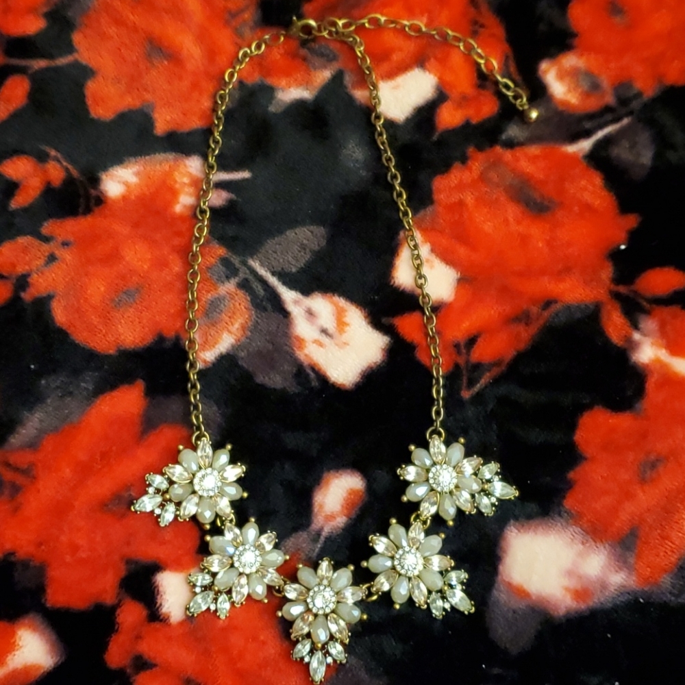 Floral diamond necklace